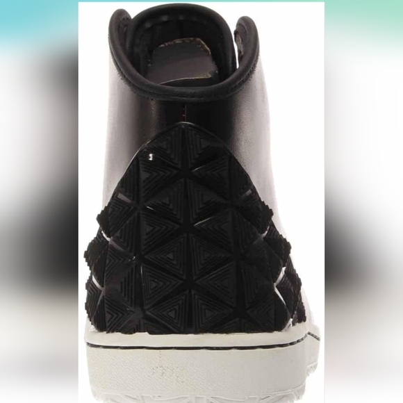 Jordan's Black/Red Instigators - Picture 3 of 9